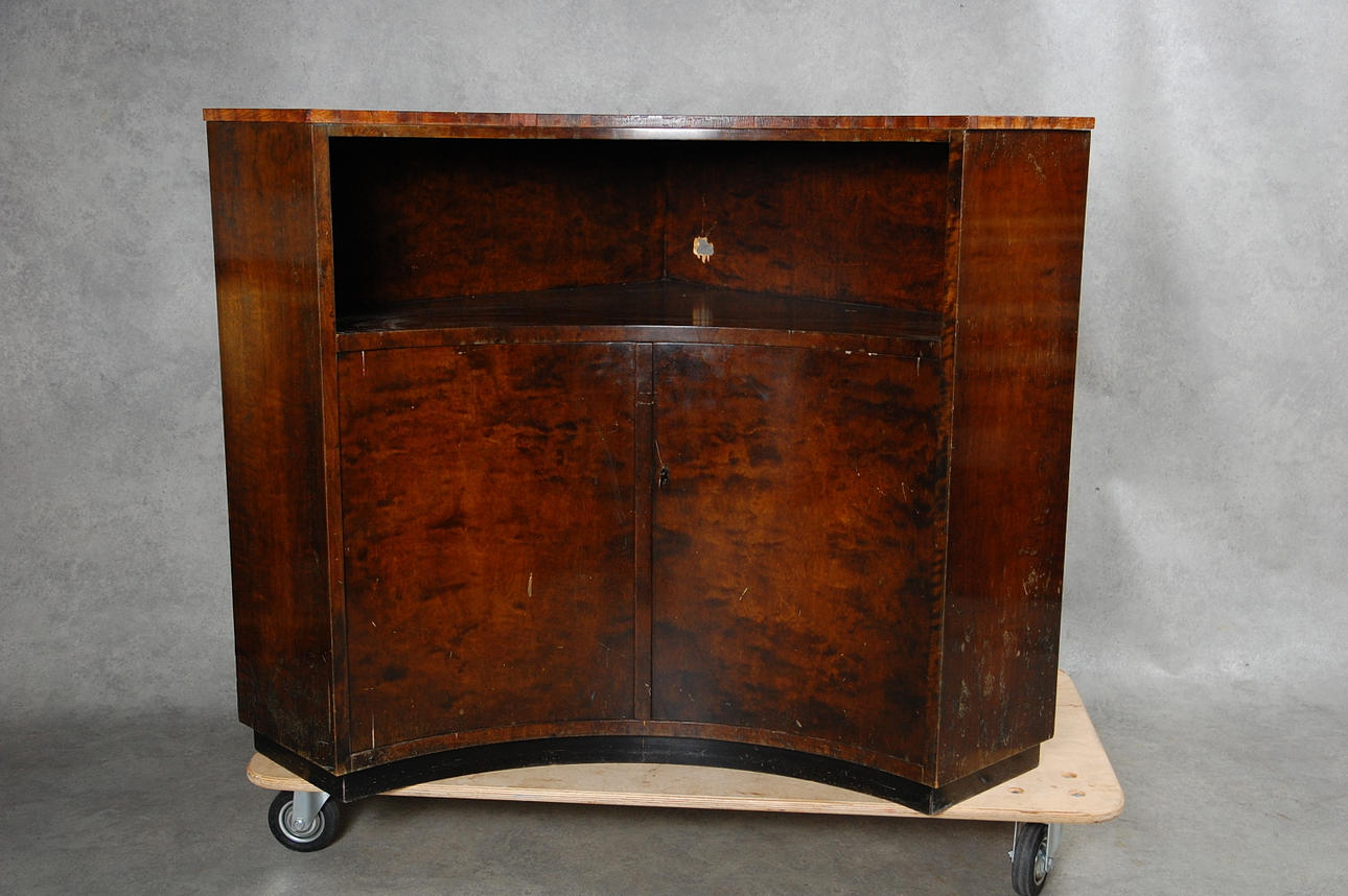 HÖRNSKÅP, 1920-tal.