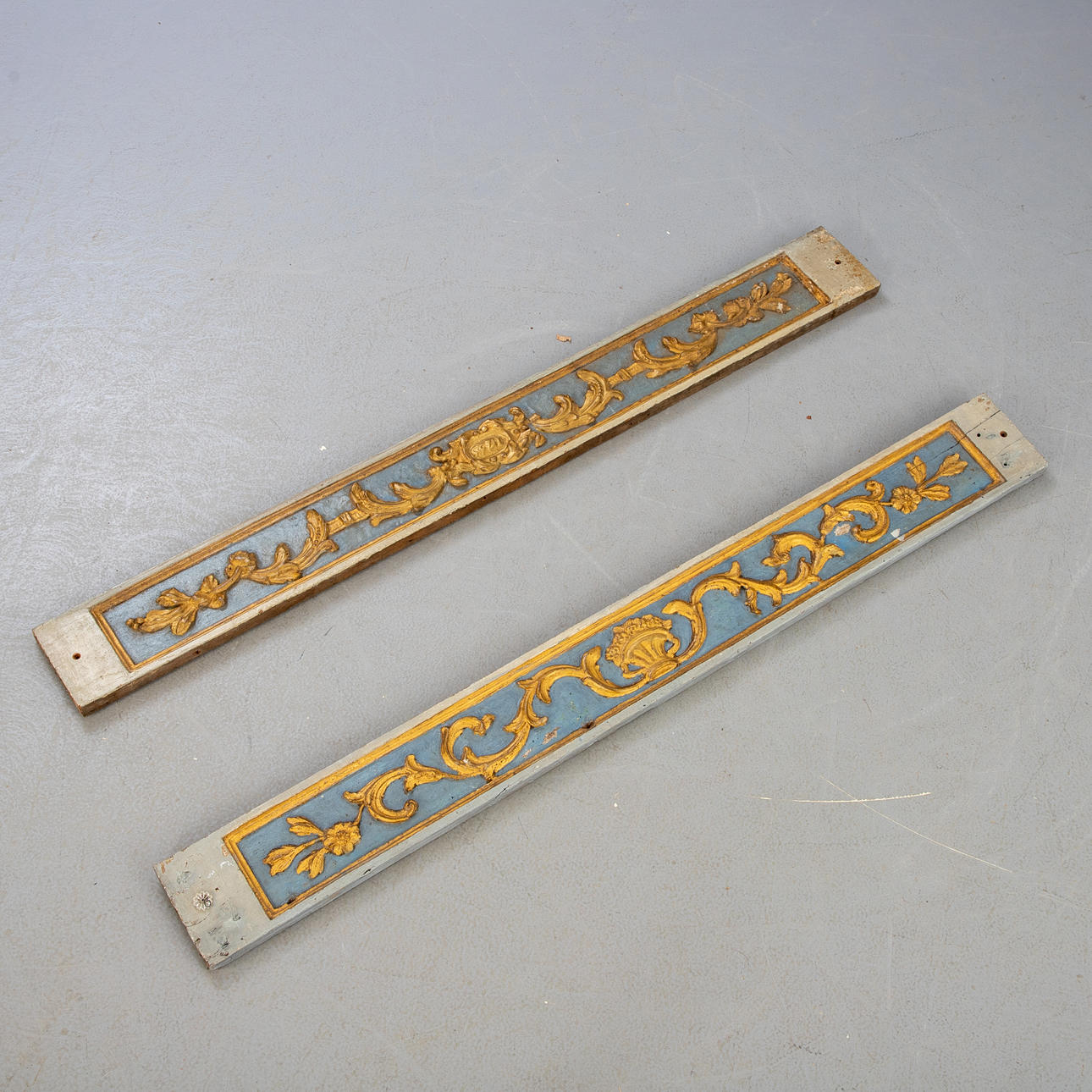 Två pilastrar med kartouche (2).