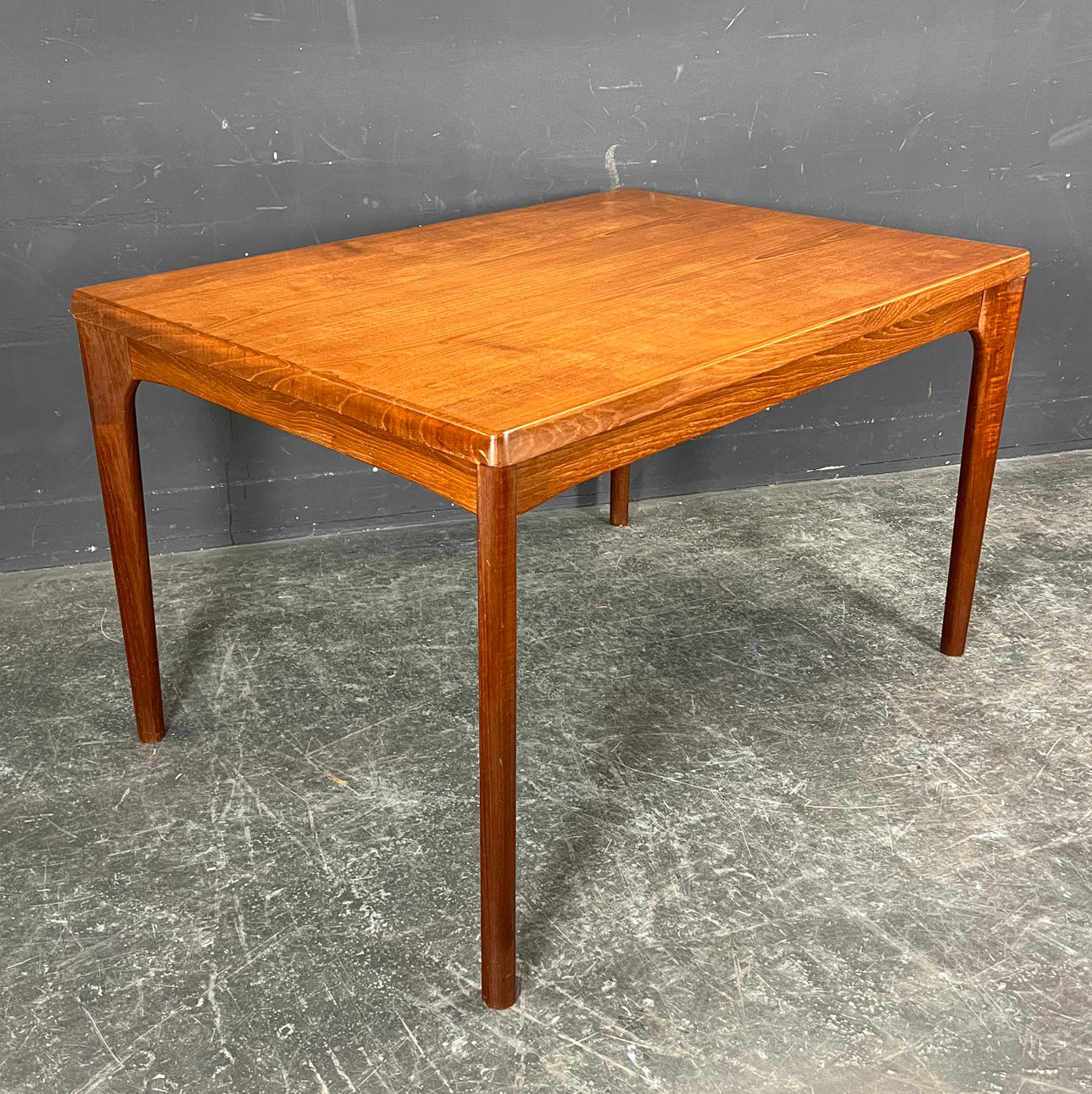 HENNING KJÆRNULF. UTDRAGBART MATBORD.