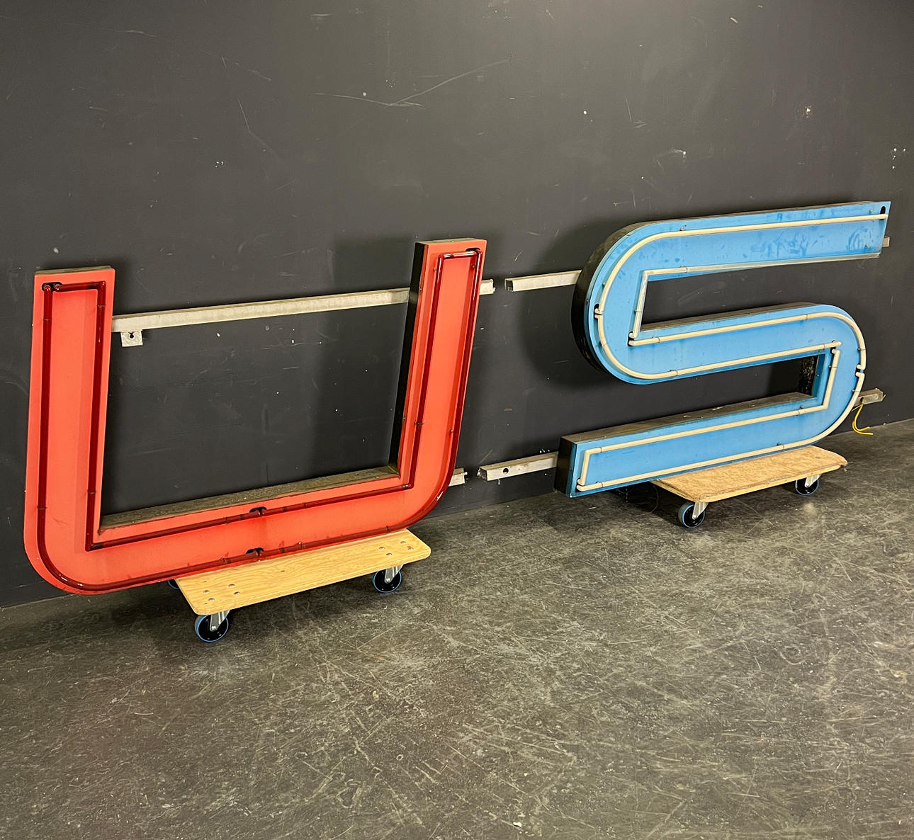 KÆMPE NEON BOGSTAVER.