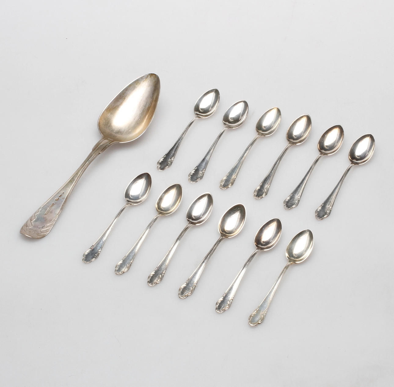 MOCKASKEDAR, 12 st, silver, "Haga" samt SKED, silver, 1800-tal, vikt ca. 166,2 gram.