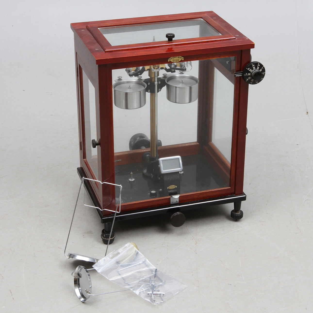 APOTEKS/LABORATORIEVÅG, plakettmärkt Sartorius Werke Gottingen.