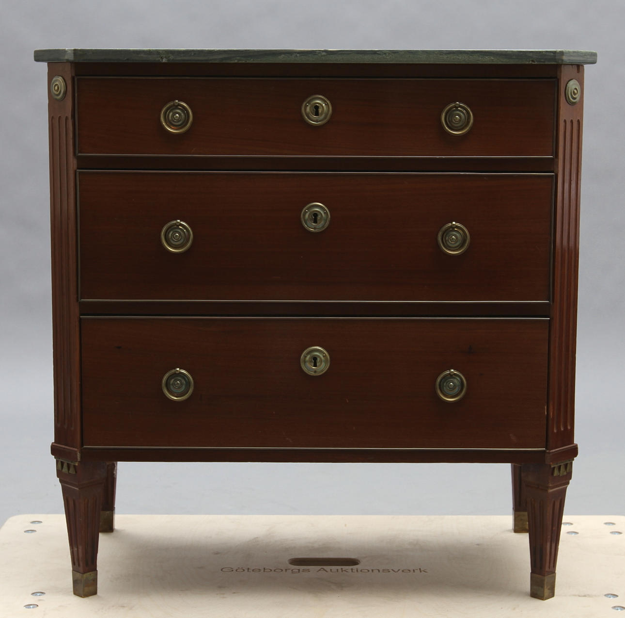 BYRÅ, sengustaviansk stil, 1900-tal.