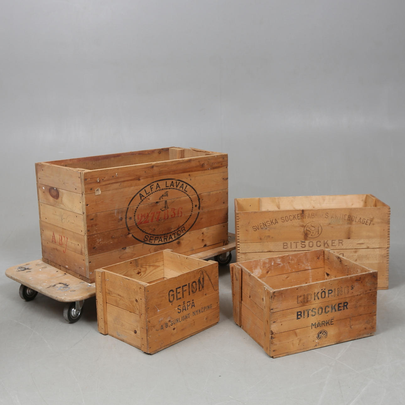 WOODEN BOXES, 4 pcs, including sugar boxes.