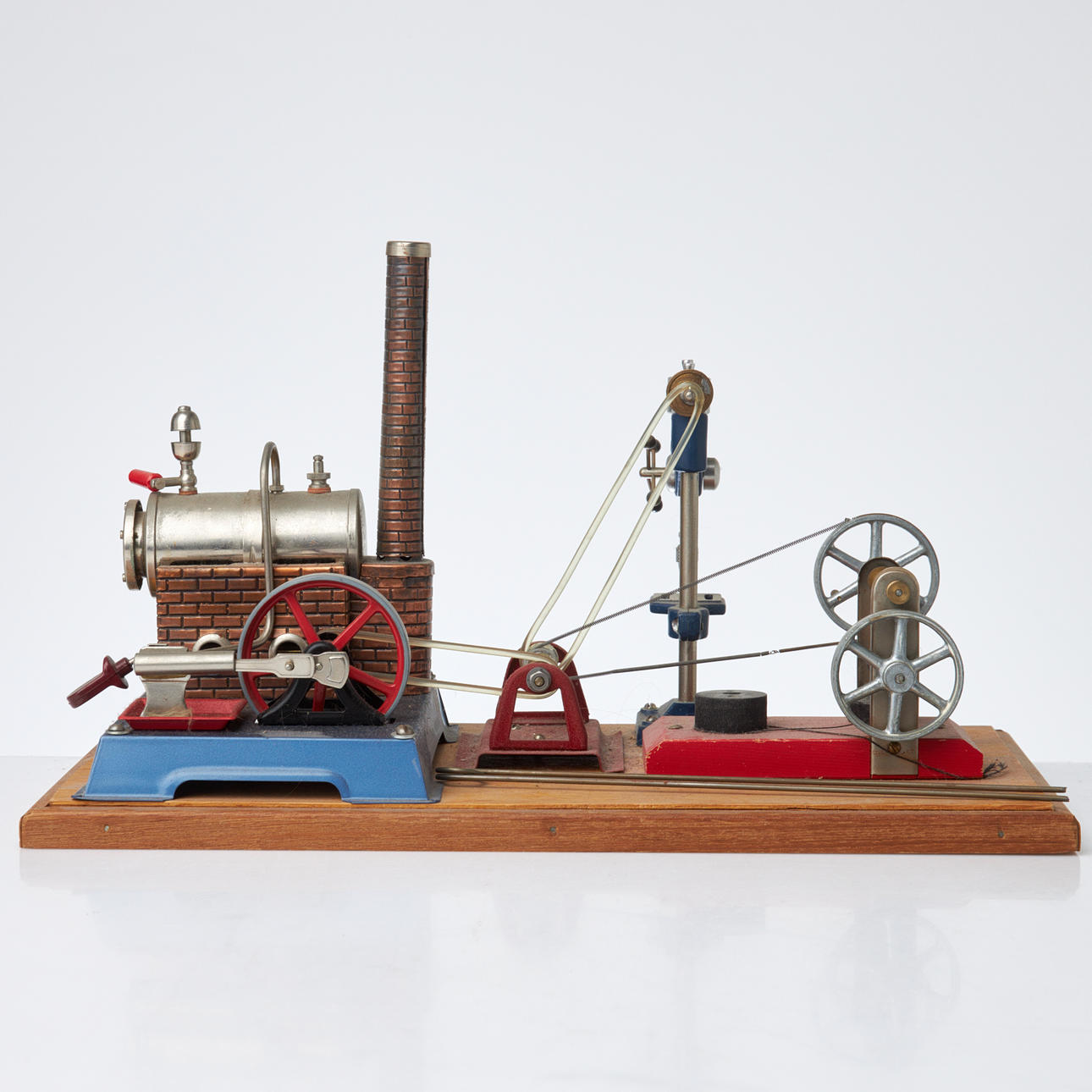 Eine Wilesco-Dampfmaschine, Mitte des 20. Jahrhunderts.