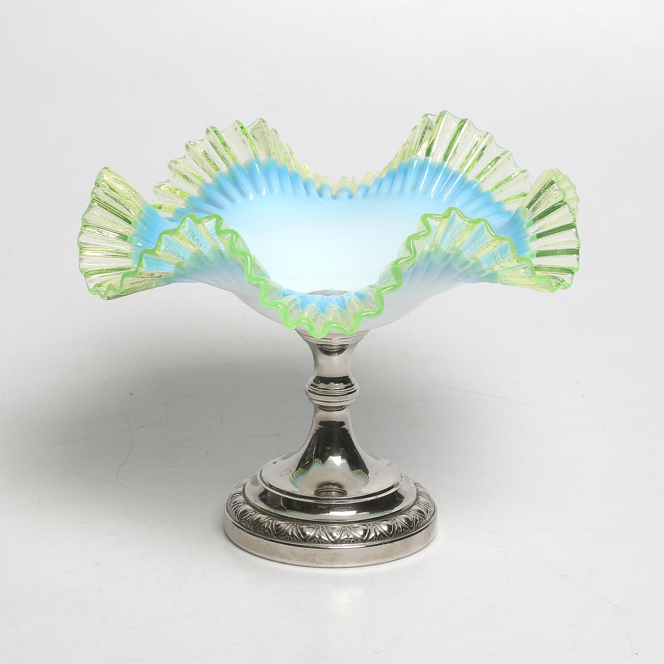 BORDSUPPSATS / VISITKORTSSKÅL, glas och nickel, sekelskiftet 18/1900.