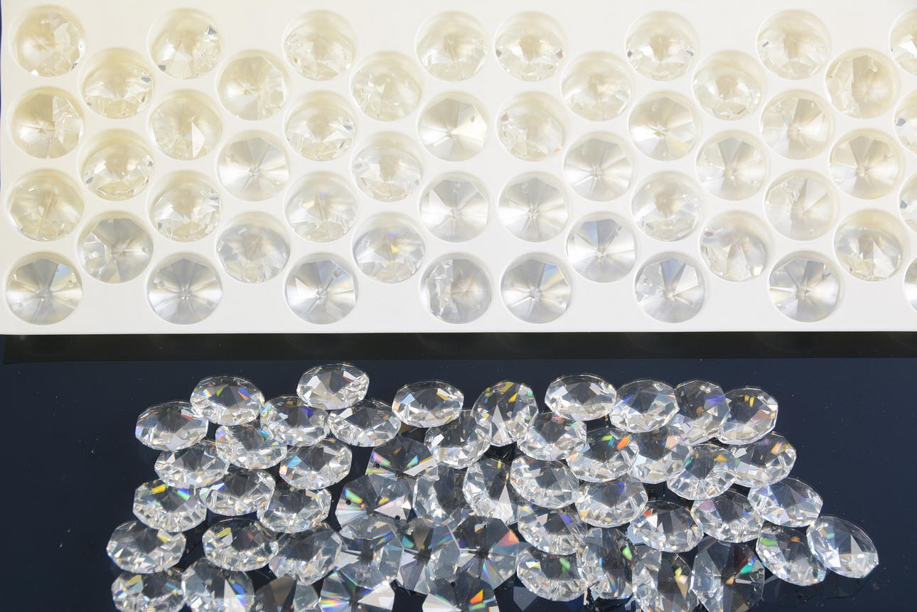 KRISTALLPRISMOR, Swarovski, brilljantslipade, strass, 1-låda.