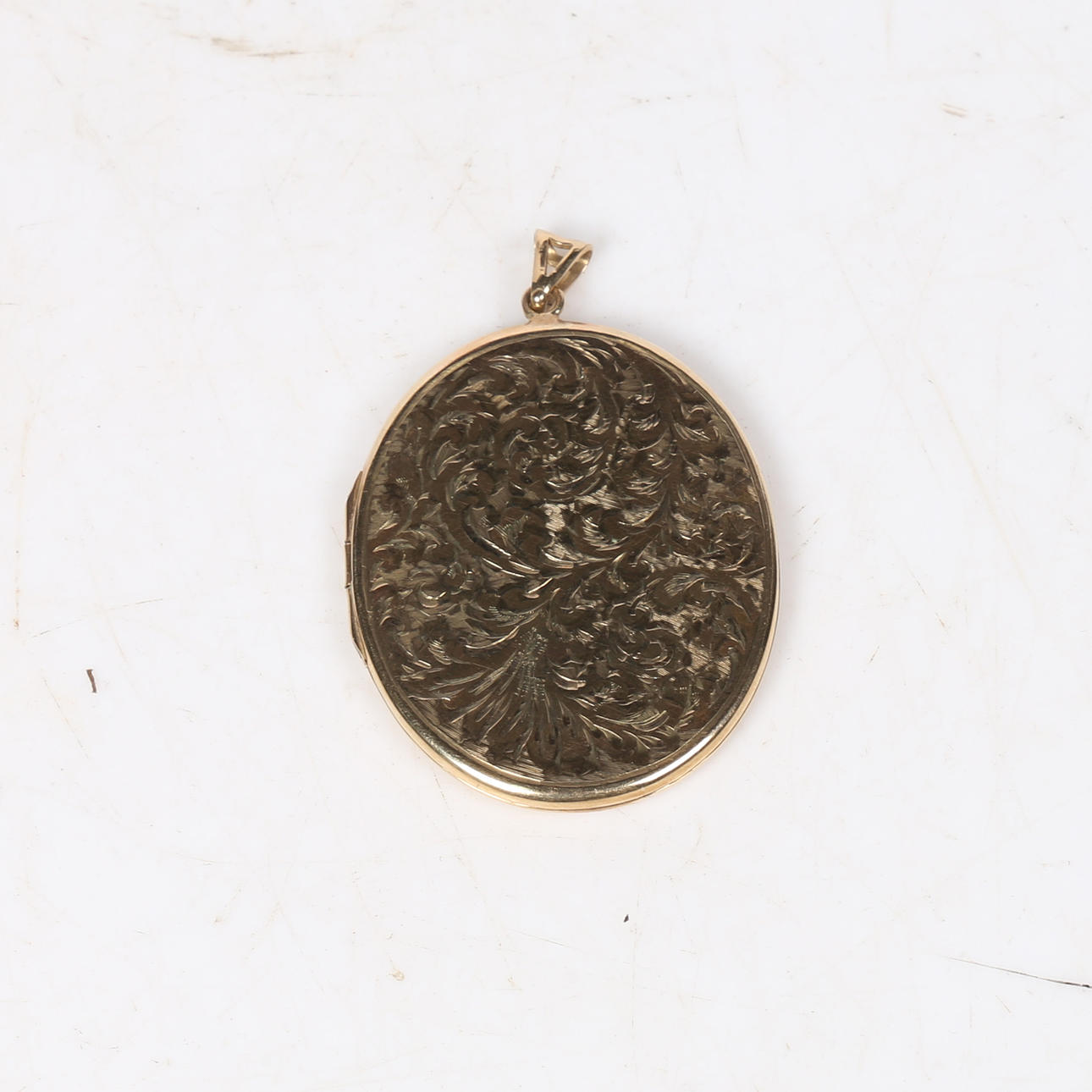 9CT GOLD PHOTO LOCKET PENDANT.