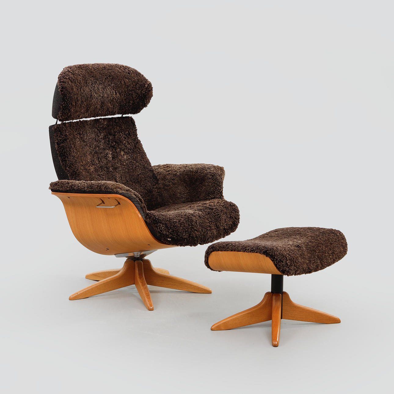 JAHN AAMODT. Armchair with footstool, “Timeout”, Conform.