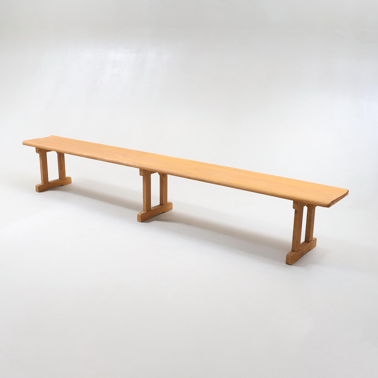 Skolebænk, træ, 20. århundrede.