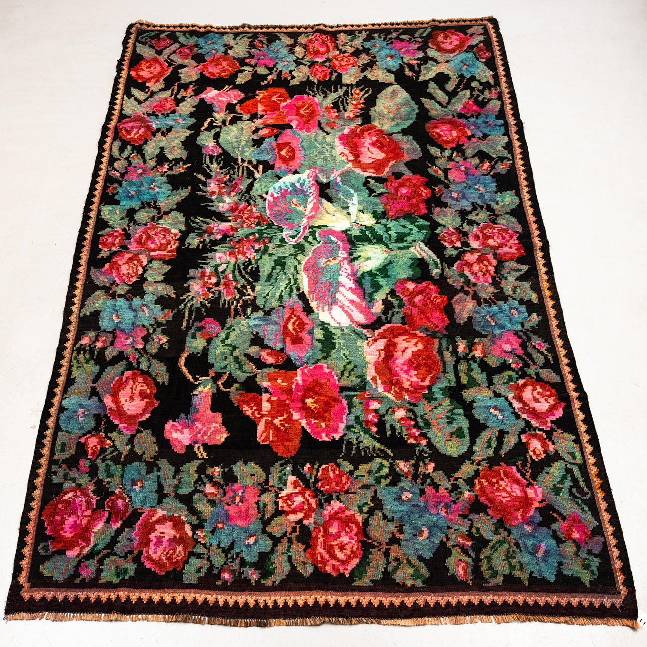 EIN TEPPICH, „Rosenkelim“, Moldawien, ca 287 x 190 cm.