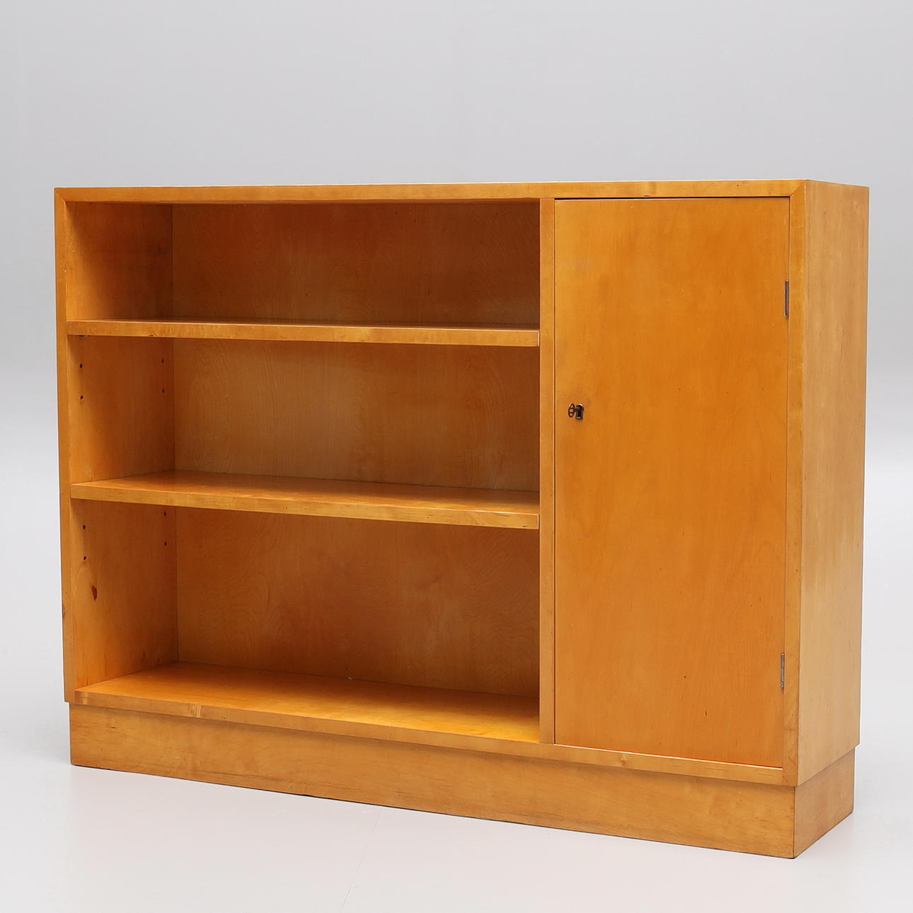 A low model birch bookcase, 20th century.