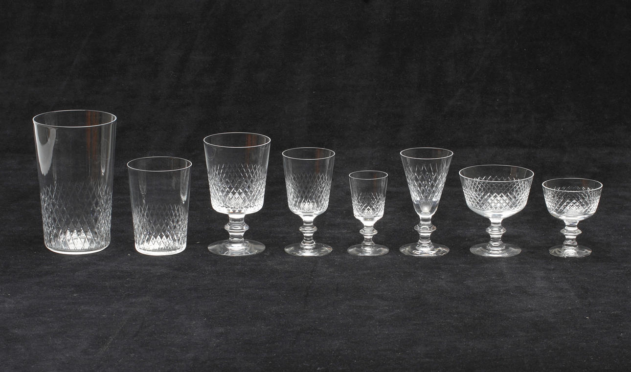 GLASSERVISDELAR, 73 delar, "Diamant", Vicke Lindstrand, Kosta.