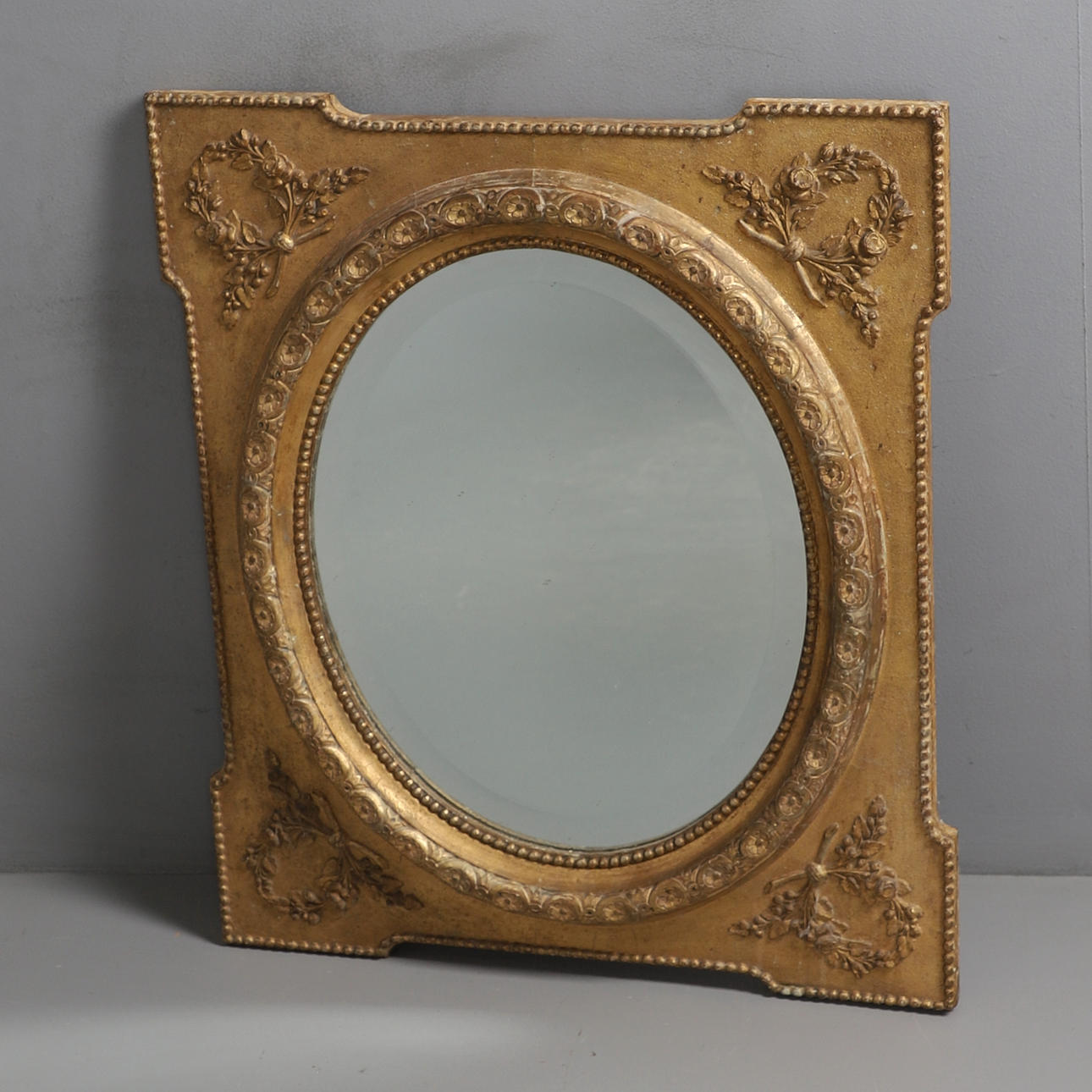 KULLATTU KEHYSTETTY SEINÄPEILI.