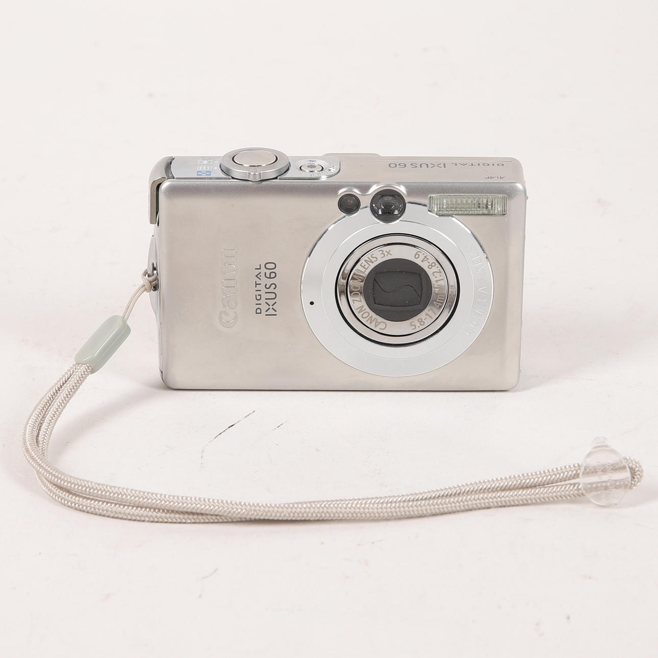 CÁMARA DIGITAL, Canon Ixus 60, década de 2000.