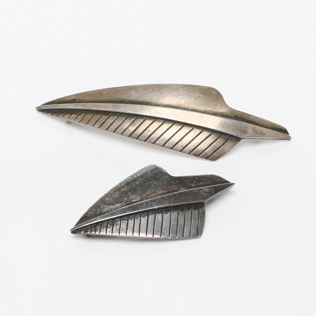 HÅRSPÄNNE samt BROSCH, silver, Lennart Haglund, Stockholm 1953/1958.