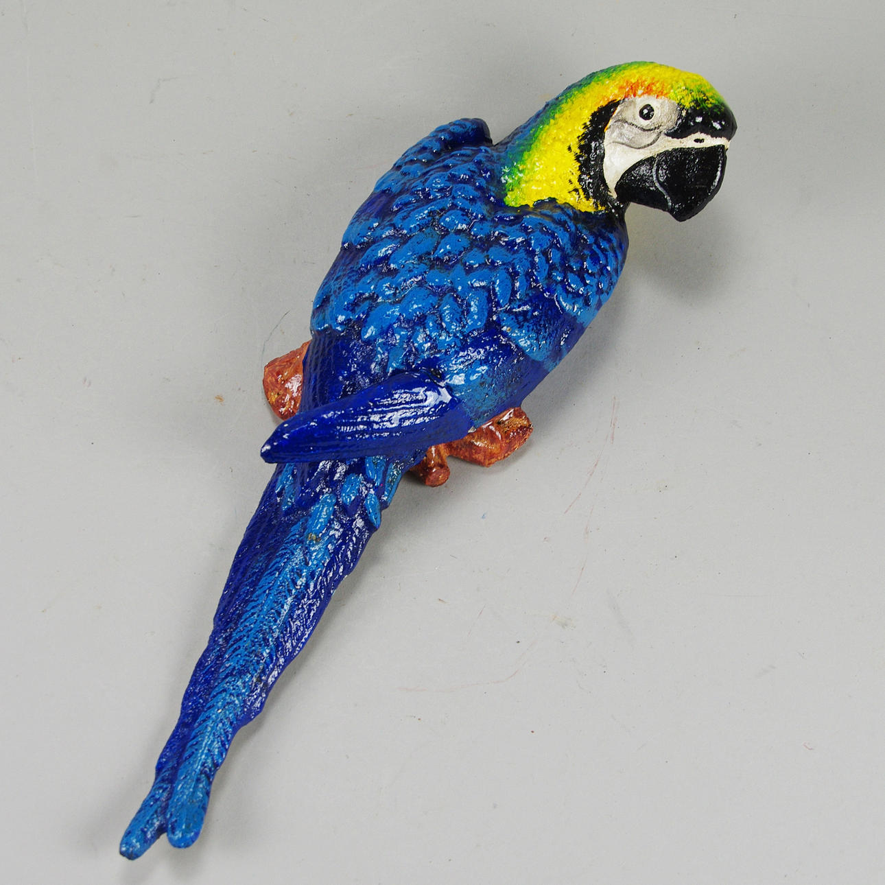 VÄGGFIGURIN, papegoja, målad gjutjärn.