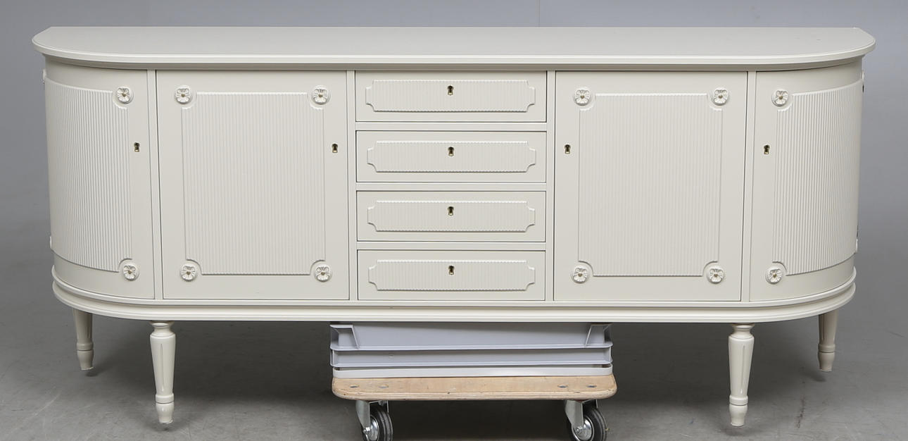 SIDEBOARD, gustaviansk stil, 1900-tal-.