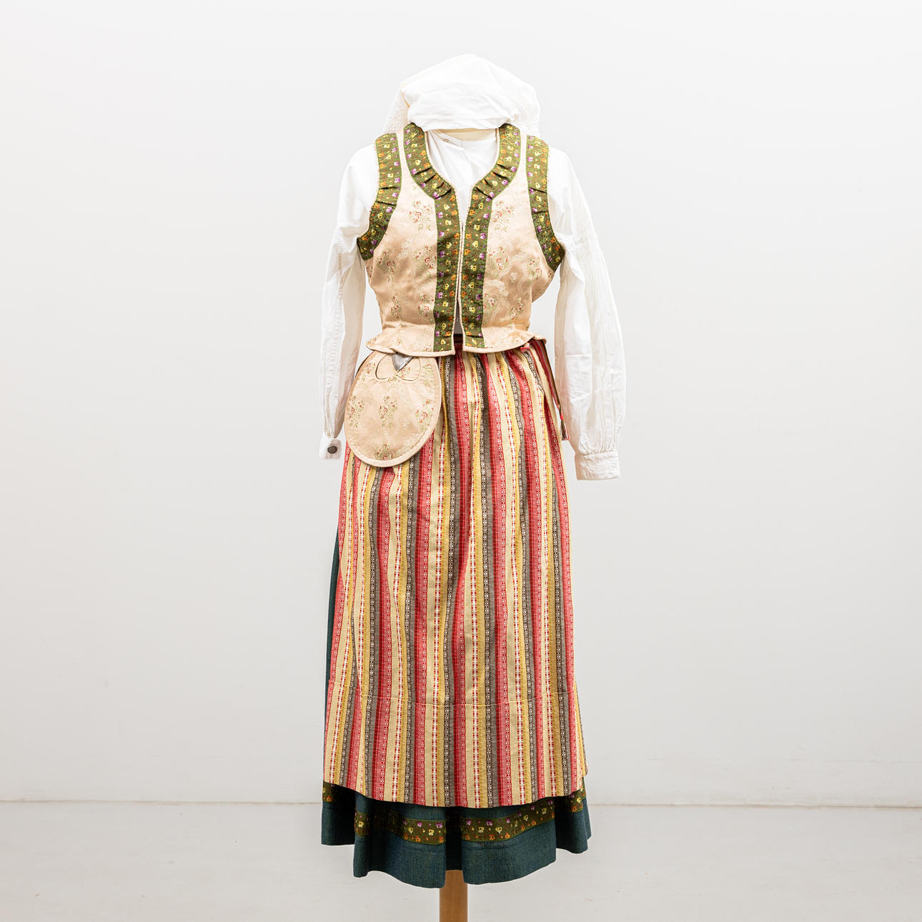 swedish traditional dress National Costume for Ladies Until now Swedish Historical Clothing Folk Dresses