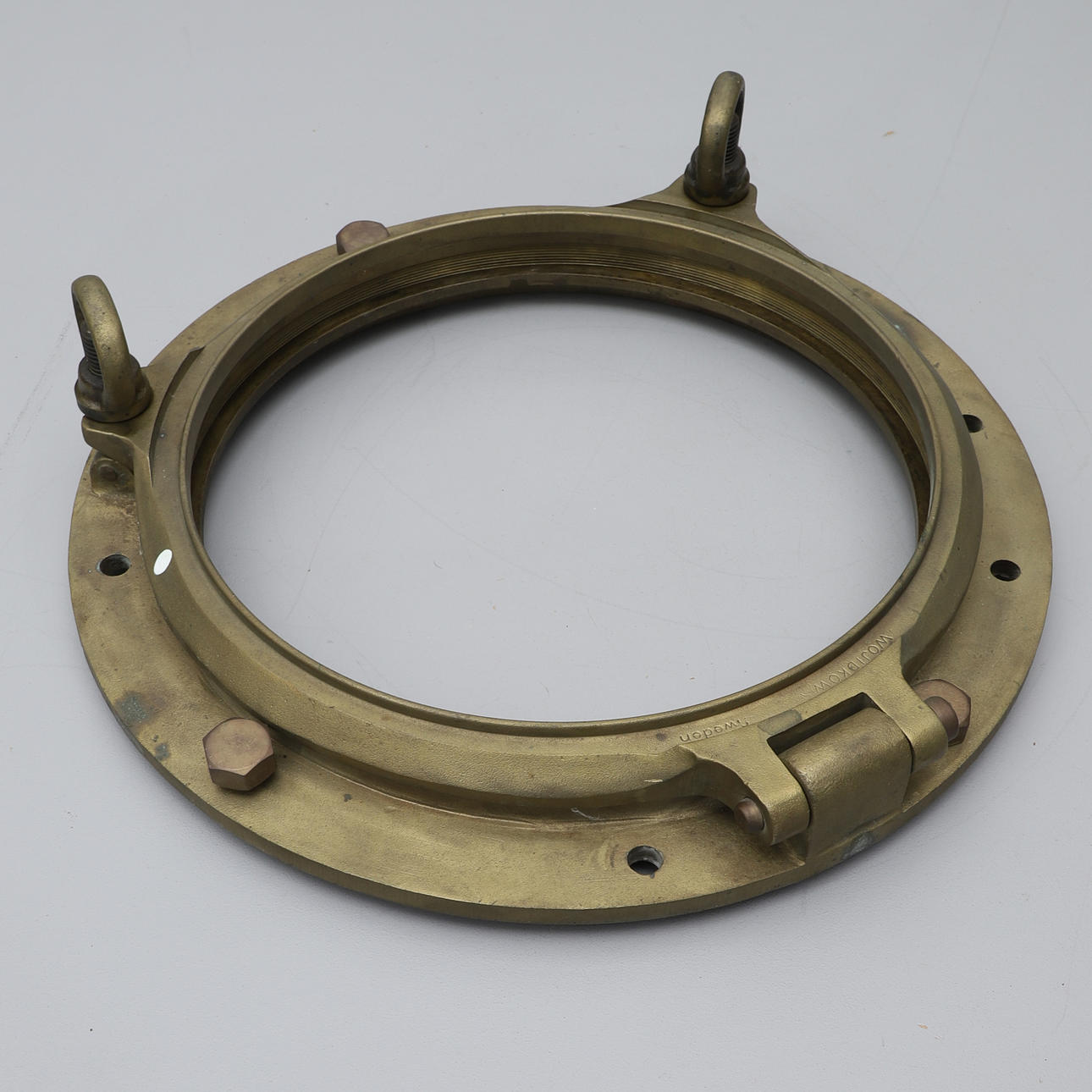 Ein Behälterventil aus Messing mit der Aufschrift Wojidkows Sweden.