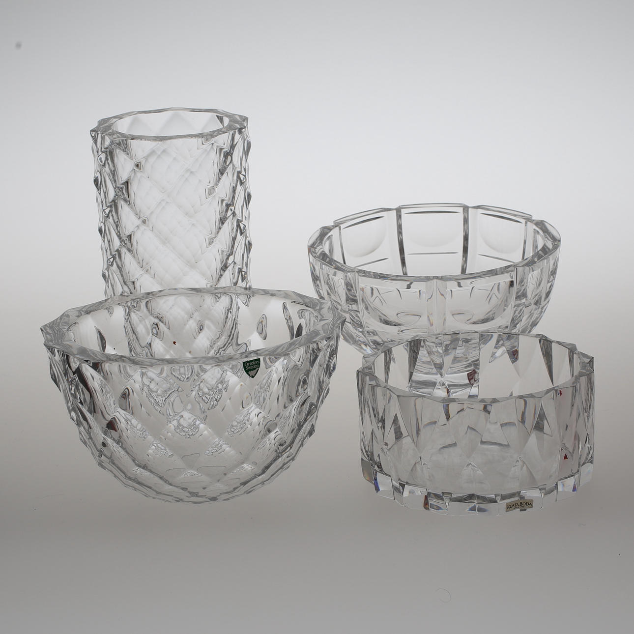 SKÅLAR, 3 st samt VAS, Orrefors och Kosta Boda.