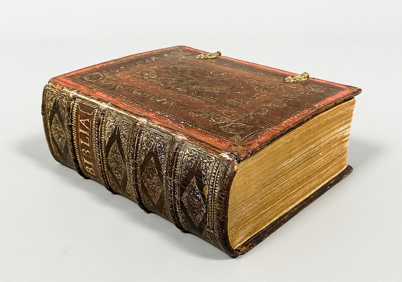 BIBEL, “Biblia”, original tape, 1728.
