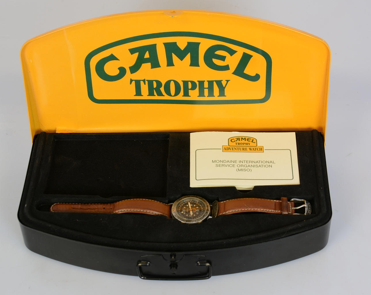 HERRARMBANDSUR, Camel, i originalbox med certifikat.