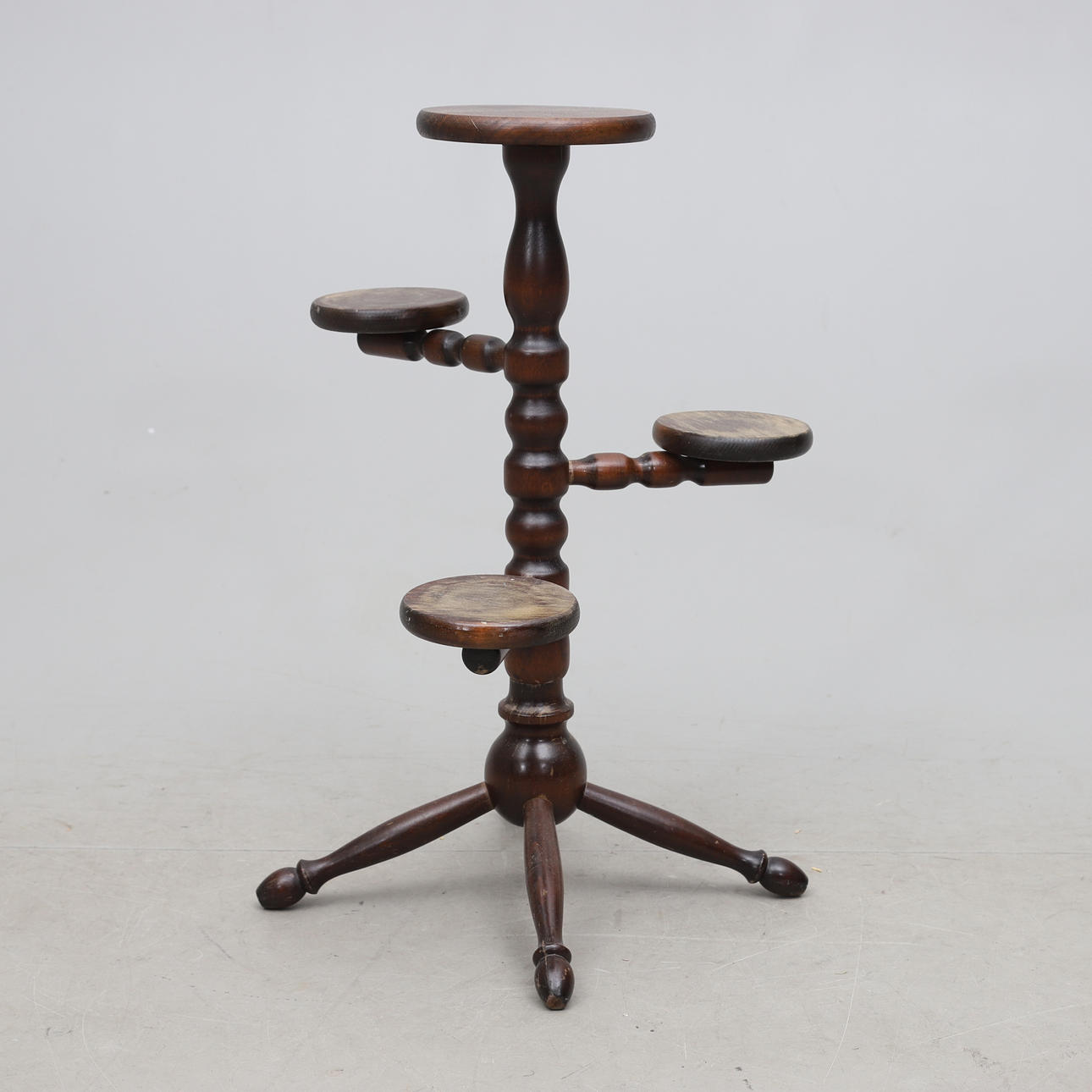 PIEDESTAL, trä, 1900-talets andra hälft.