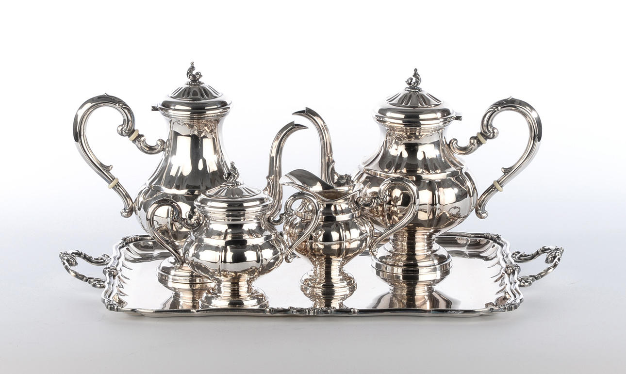 LAVORAZIONE A MANO, SILBER 800. Stämplad bricka med kaffekanna, tekanna, mjölkkanna & sockerskål.