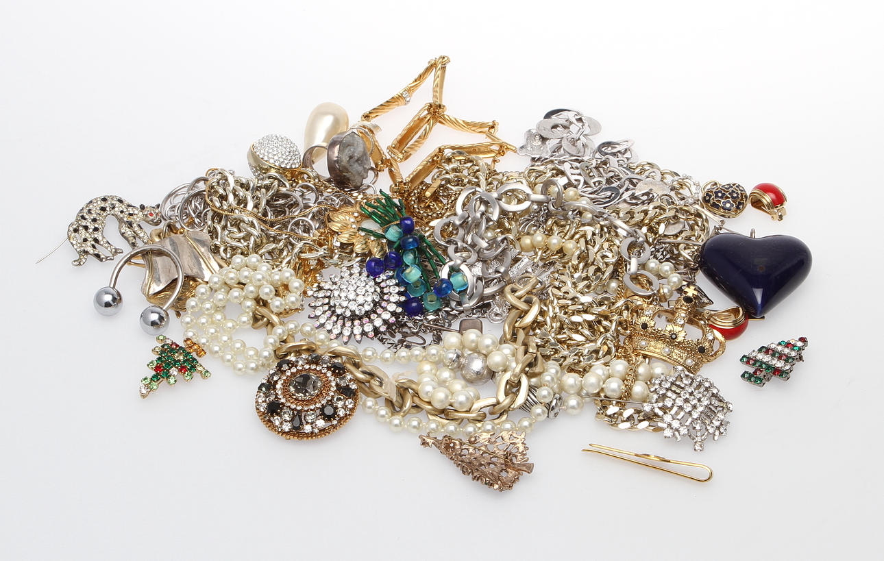 SMYCKEN. Diverse smycken.