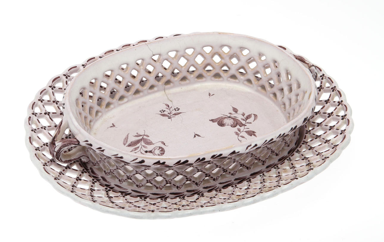 GALLERSKÅL MED UNDERFAT, fajans, Rörstrand 1773.