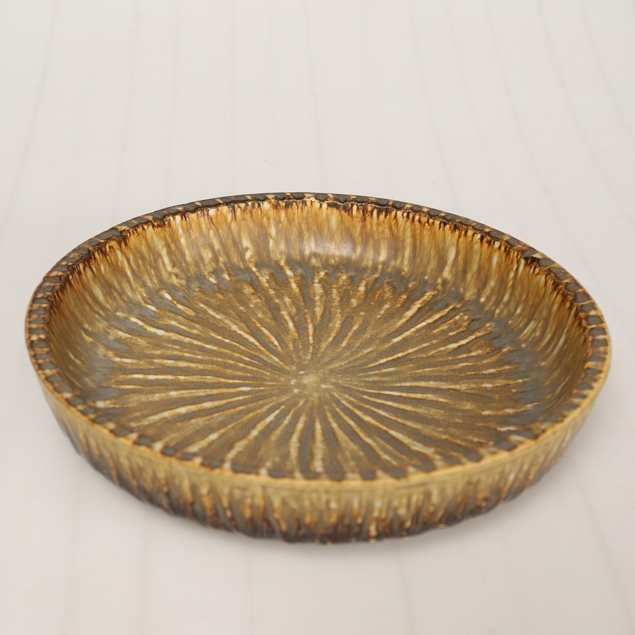 GUNNAR NYLUND. Skålfat, glaserad stengods, Rörstrand.