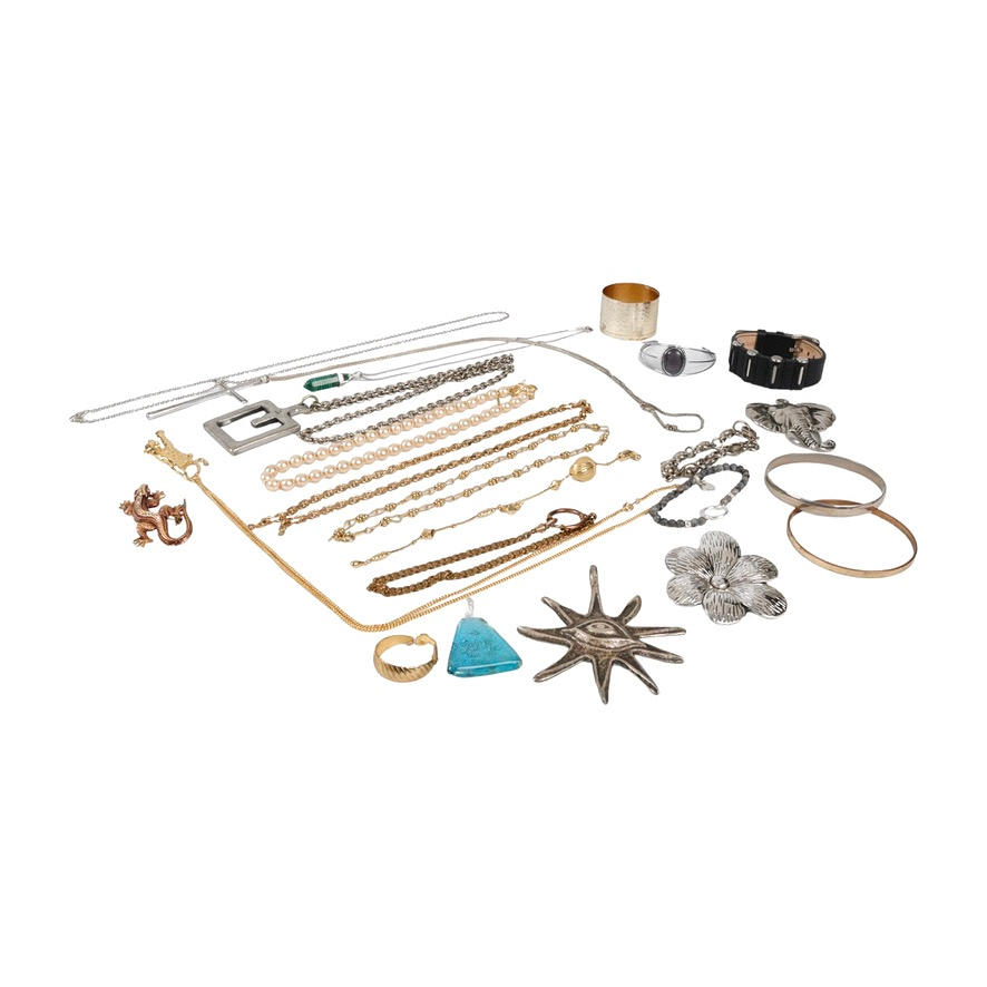 PARTI smycken, bl. a, Chanel.