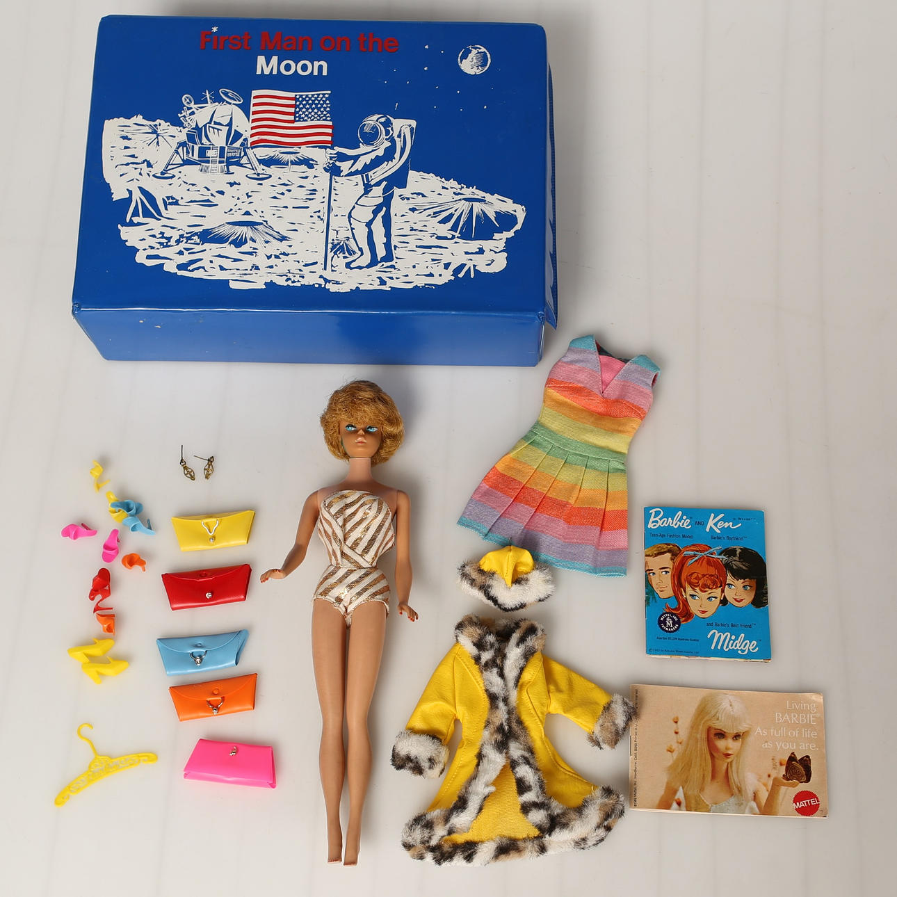 MUÑECA Barbie Mitch con ropa y accesorios.