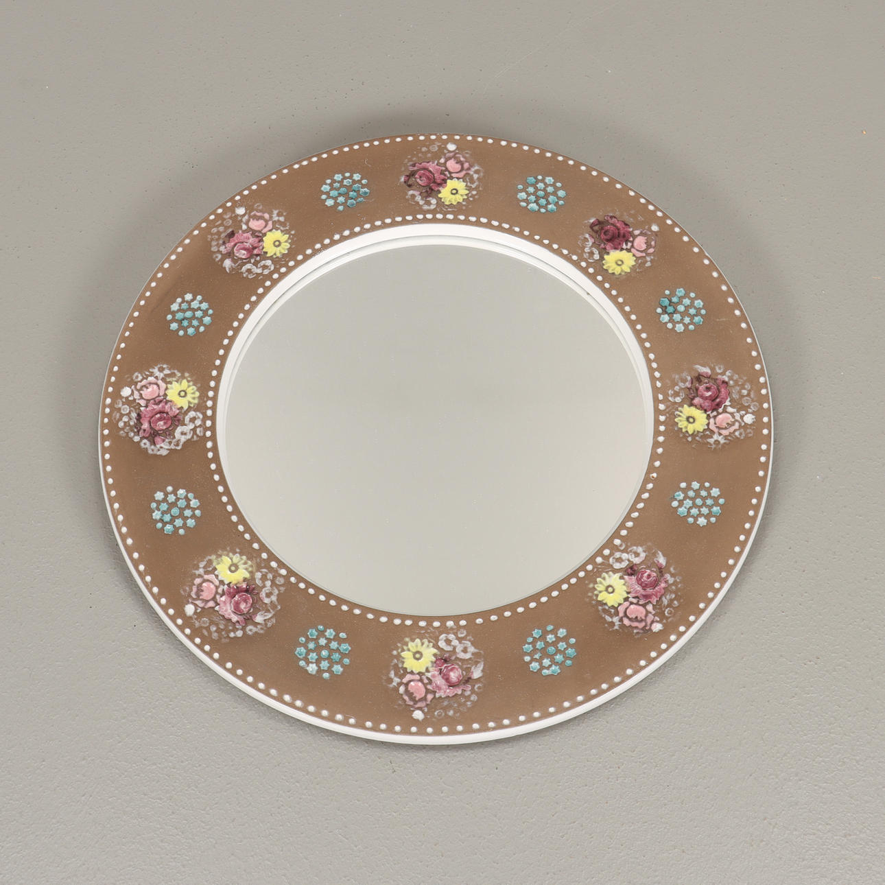 SPEGEL, glaserat lergods.