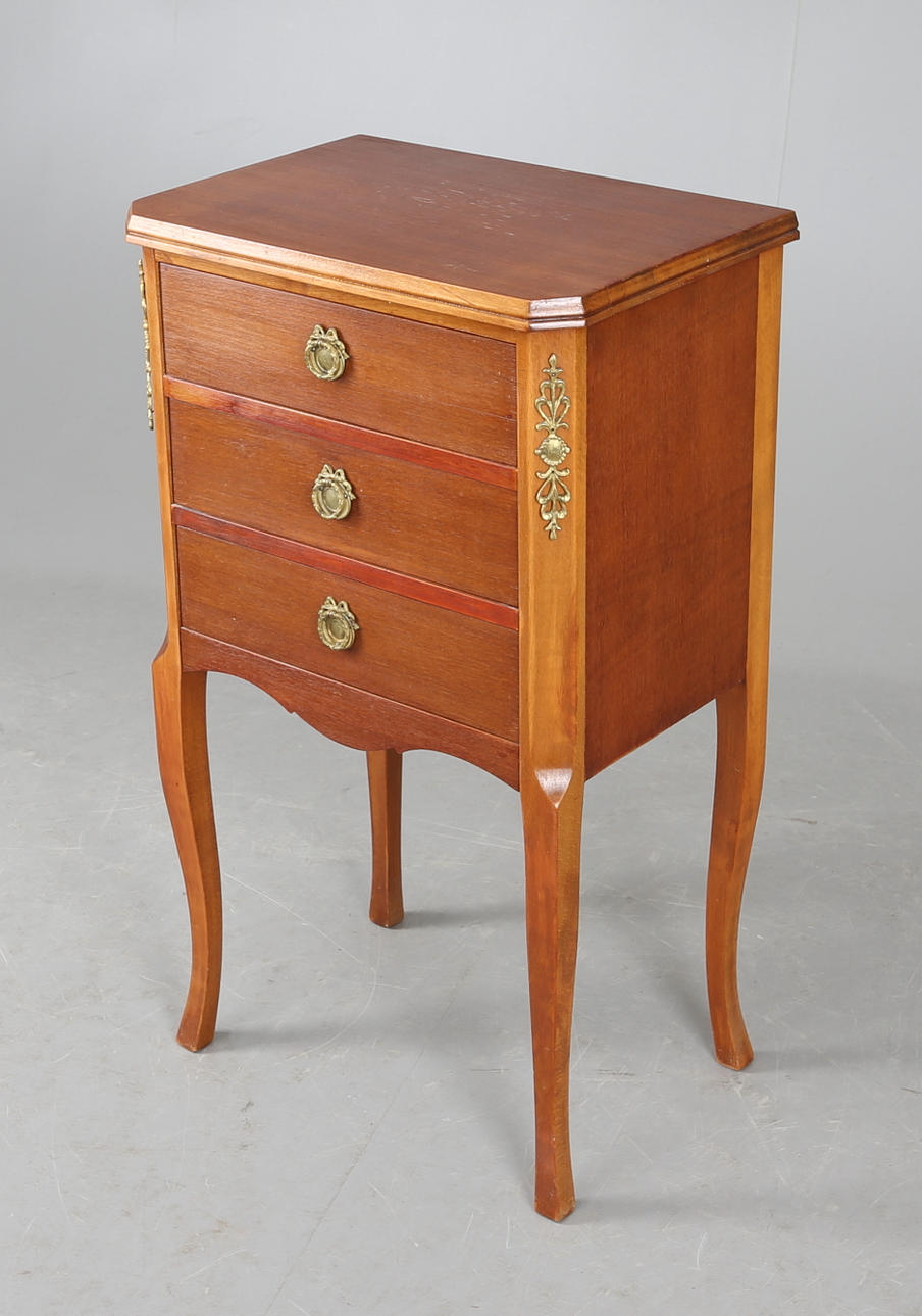 BYRÅ, gustaviansk stil, 1900-tal.