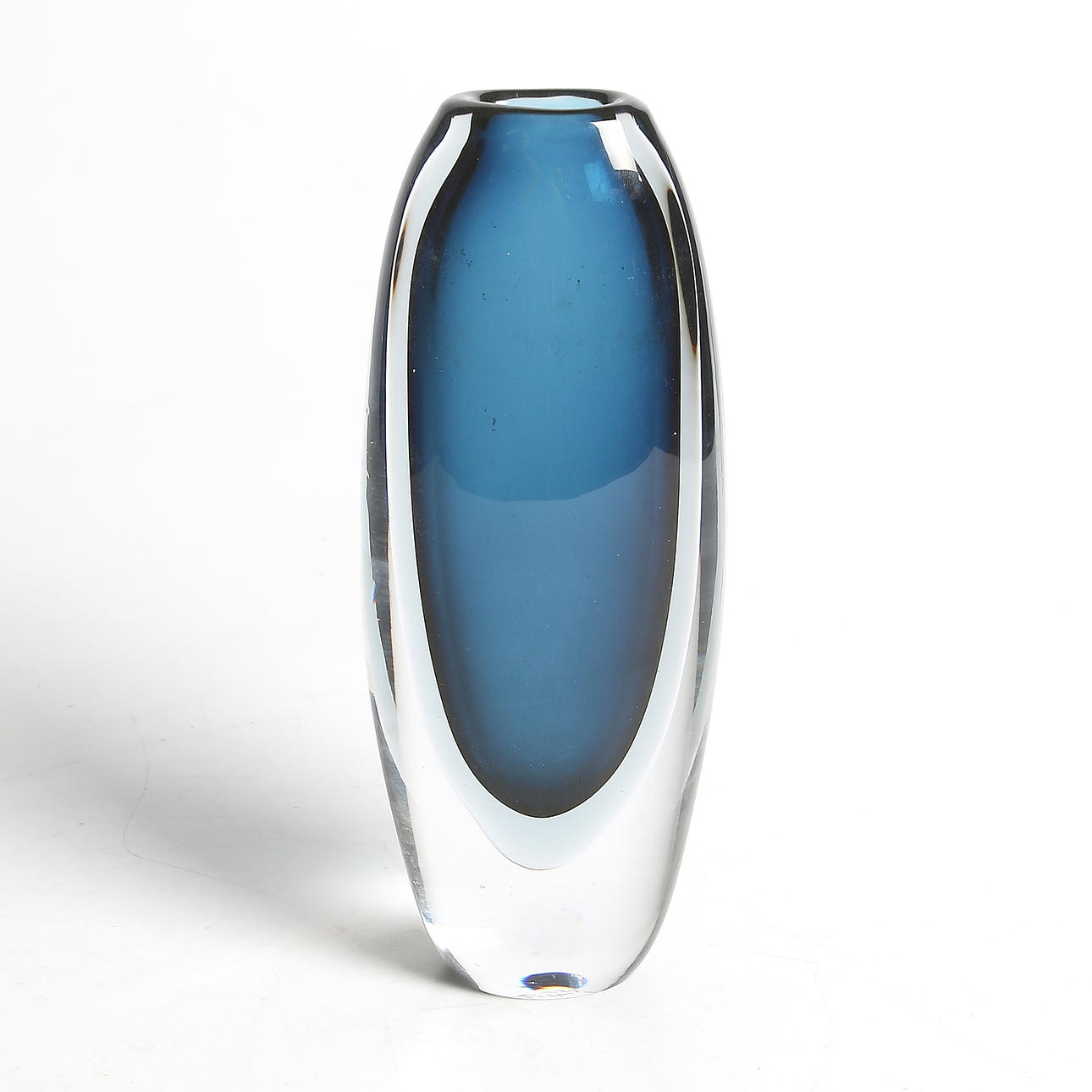 VAS, glas, Vicke Lindstrand, Kosta, signerad. 1900-talets mitt.