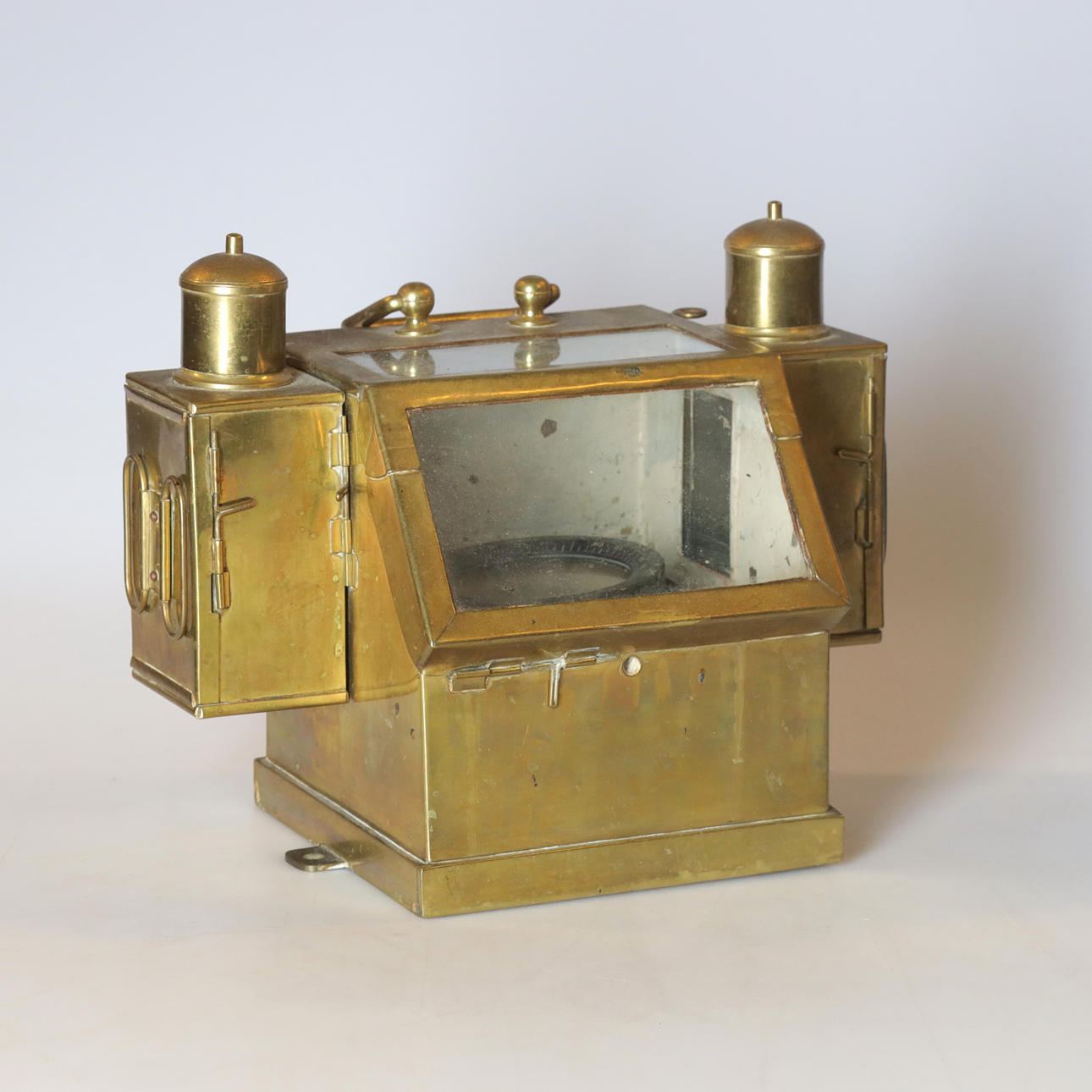 KOMPASS, med nakterhus, 1900-talets första hälft.