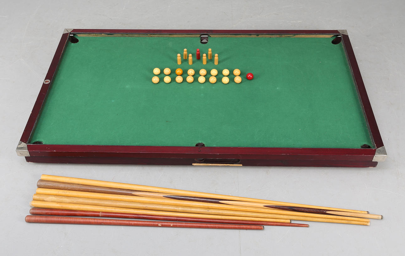 BILJARDBORD, bordsmodell, med köer m m, 1900-tal.