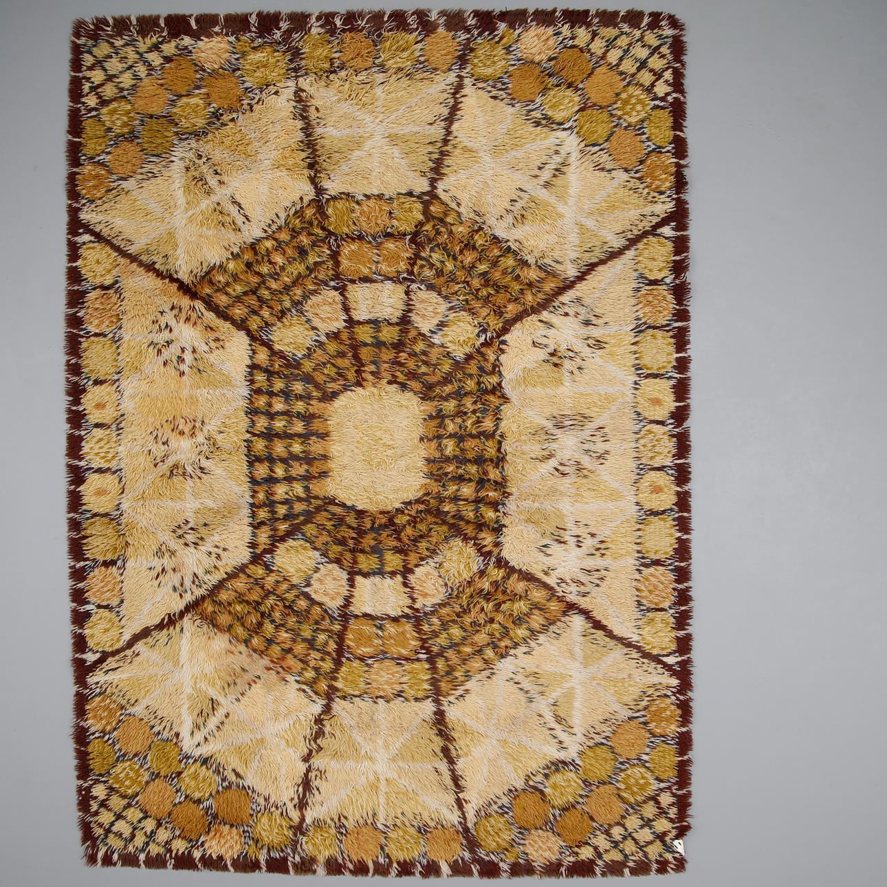 MARIANNE RICHTER. Matta, flossa modell "Lövsta", ur serien Östergyllen 1960-tal. 140x195 cm.