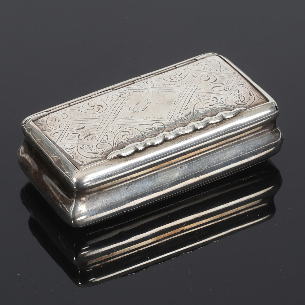 A silver box, 1905. Weight 118 grams.