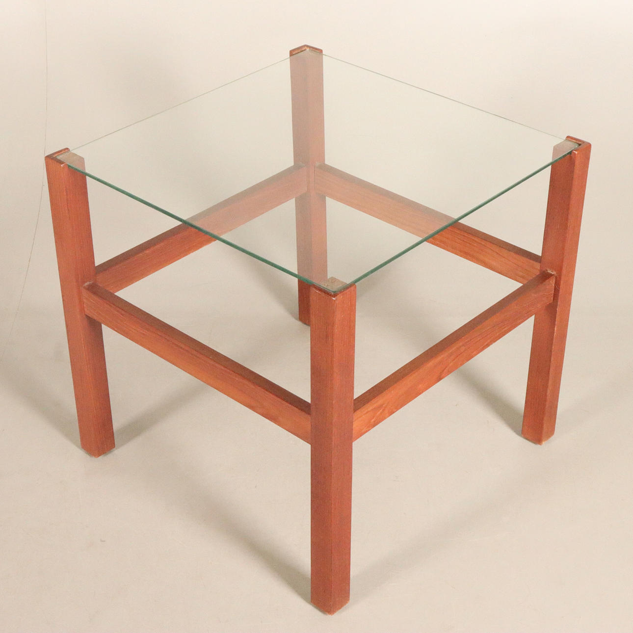 BEISTELLTISCH, Teakholz mit Glasplatte.