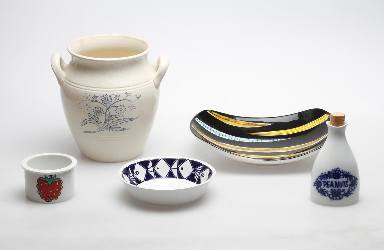 KERAMIK, 5 delar, bland annat Arabia och Gustafsberg.