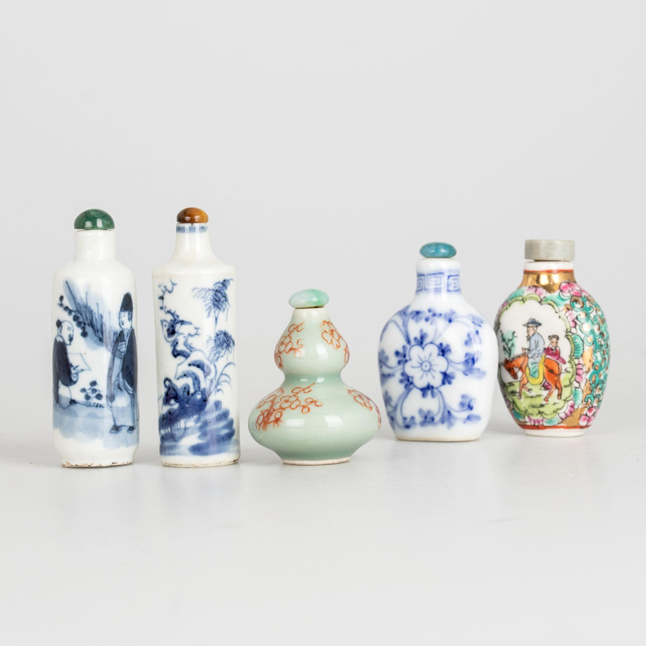 Fünf Riechfläschchen / Snuff bottles, China, 19.und 20. Jh (5).