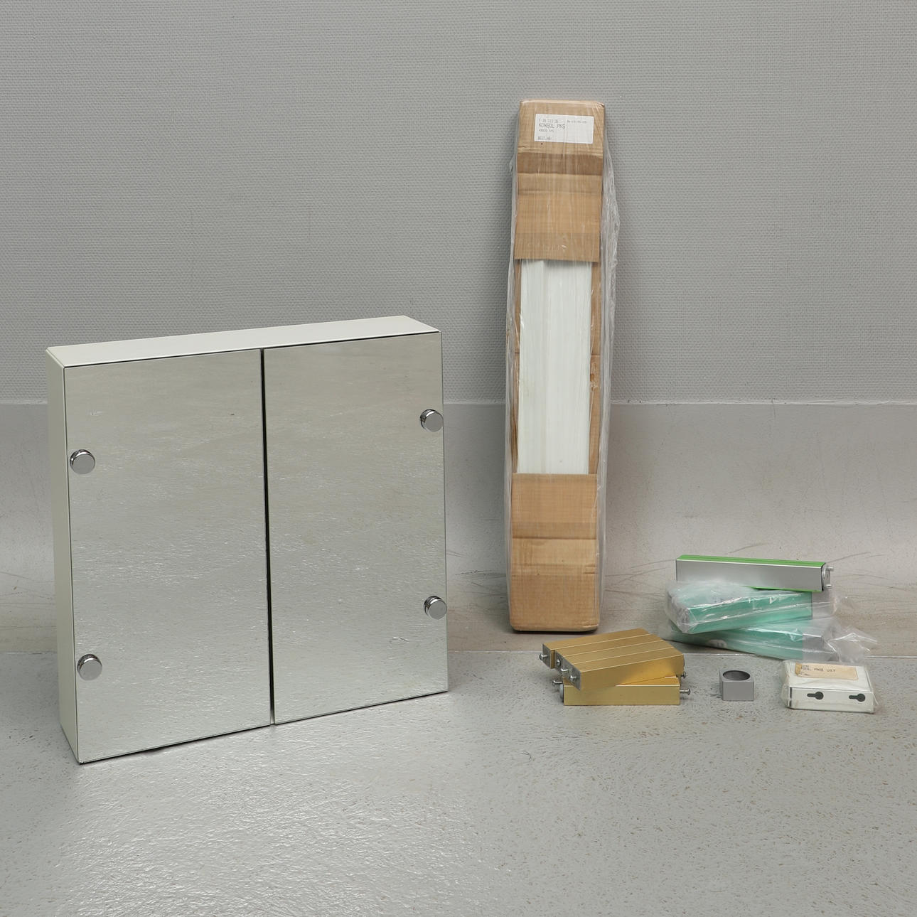 BADRUMSINREDNING, 16 delar, bl a IFÖ.