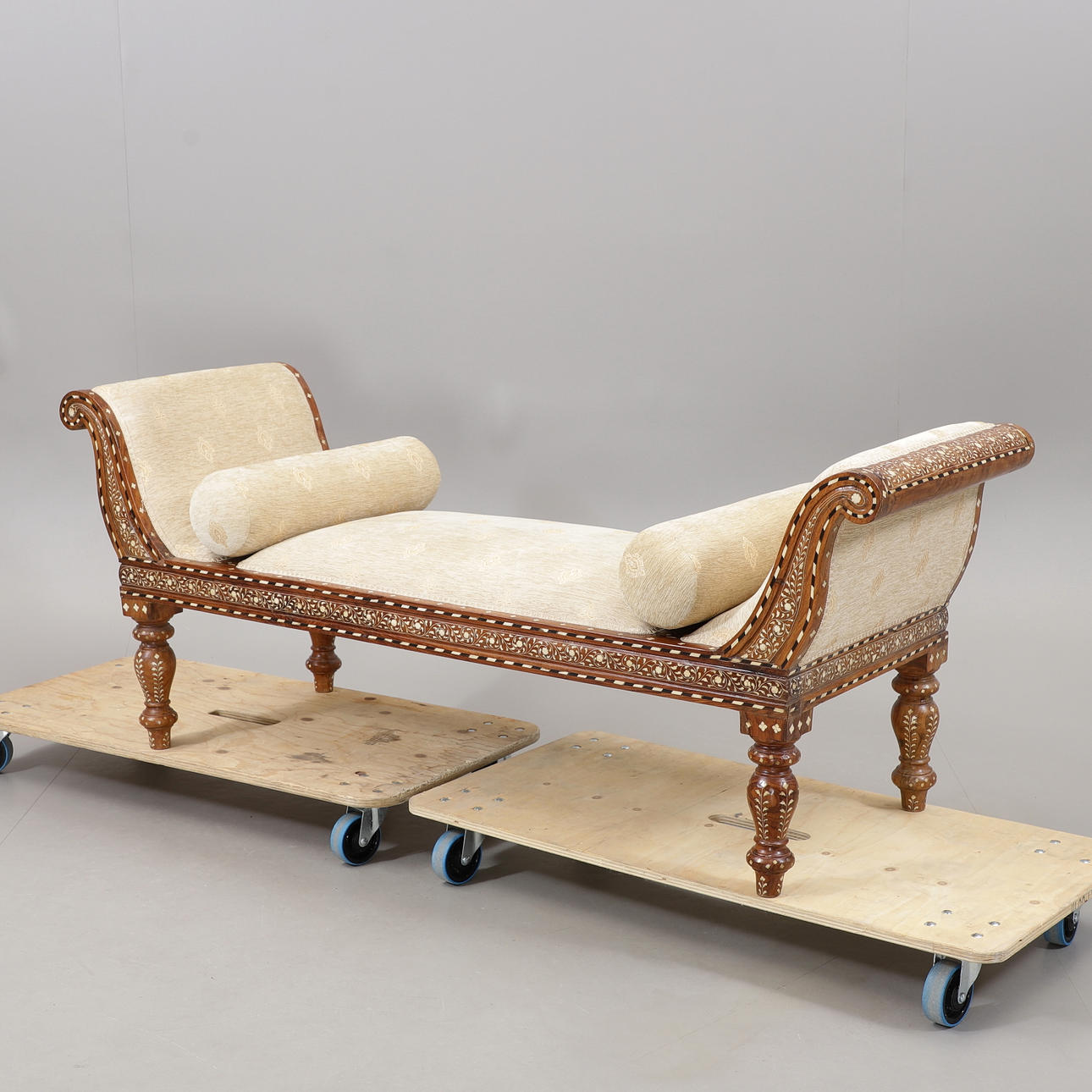 A Colonial style daybed, India, 20th century.