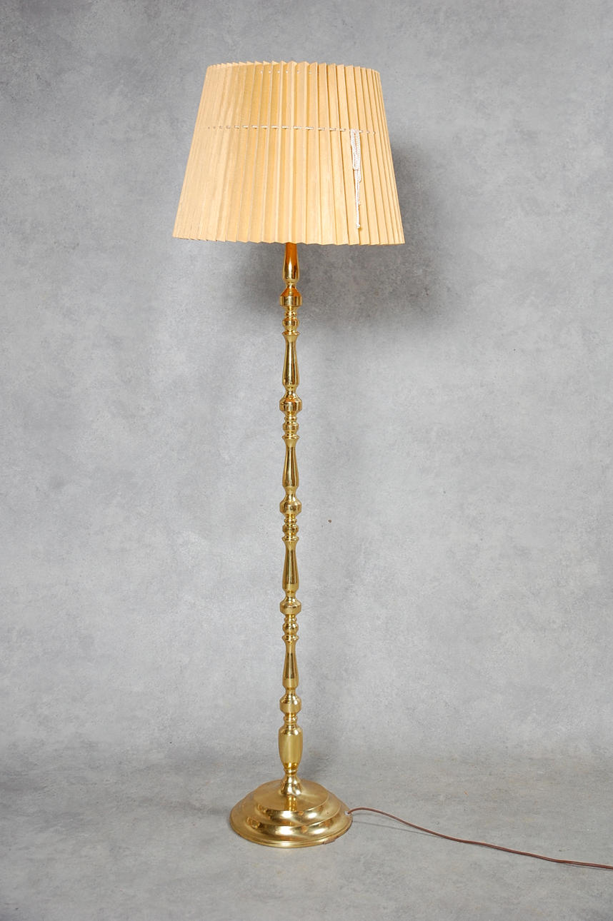 GOLVLAMPA, 1900-tal.