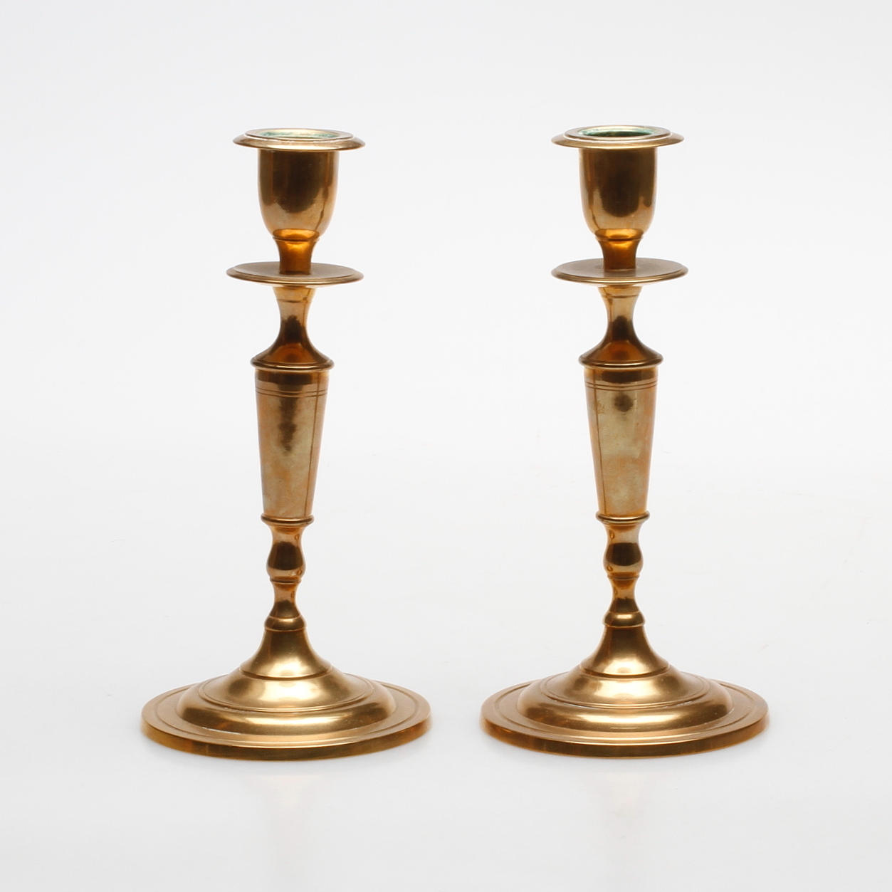 LJUSSTAKAR, ett par. mässing, Gusums Bruk 41.