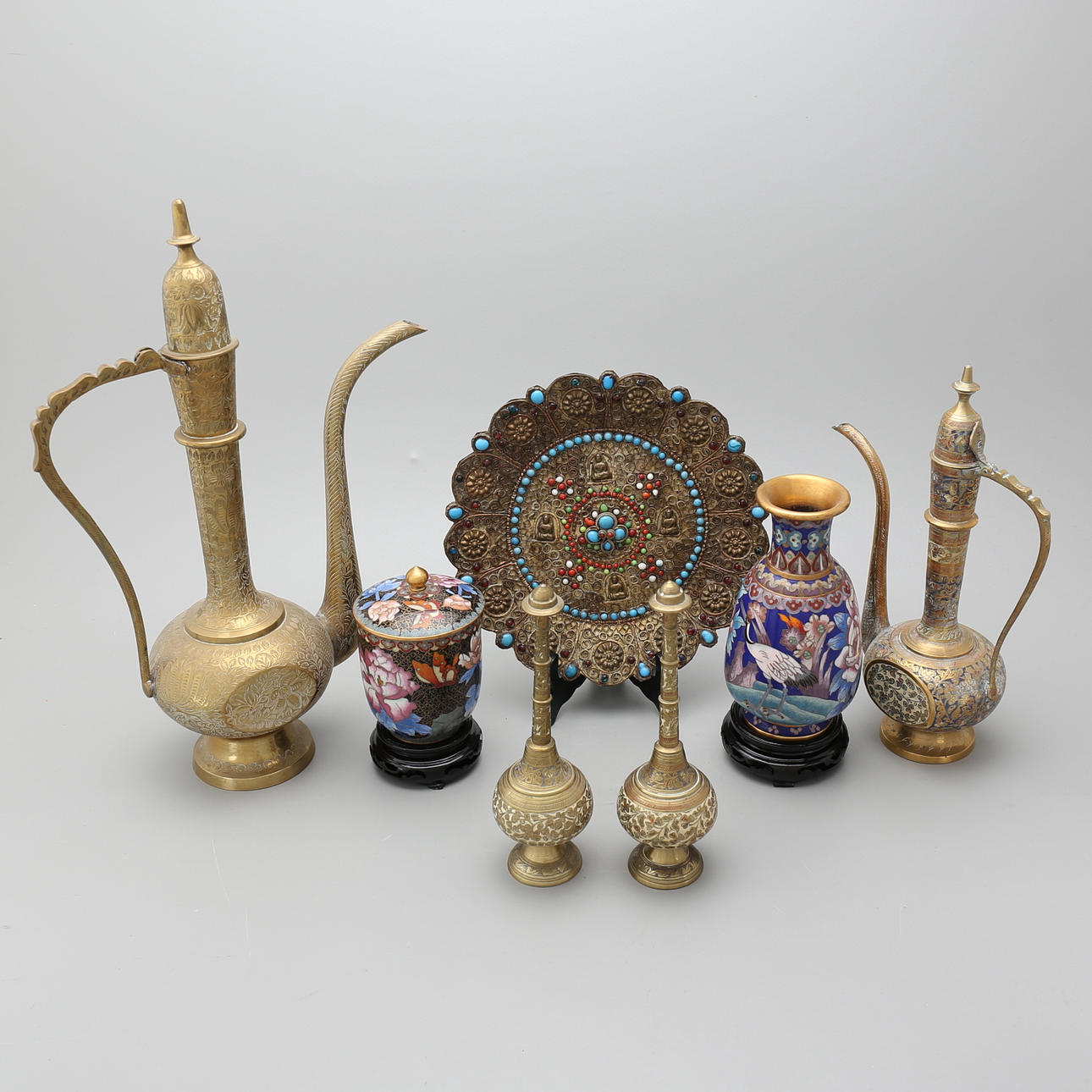 METALLFÖREMÅL, 7 st, orientaliska.