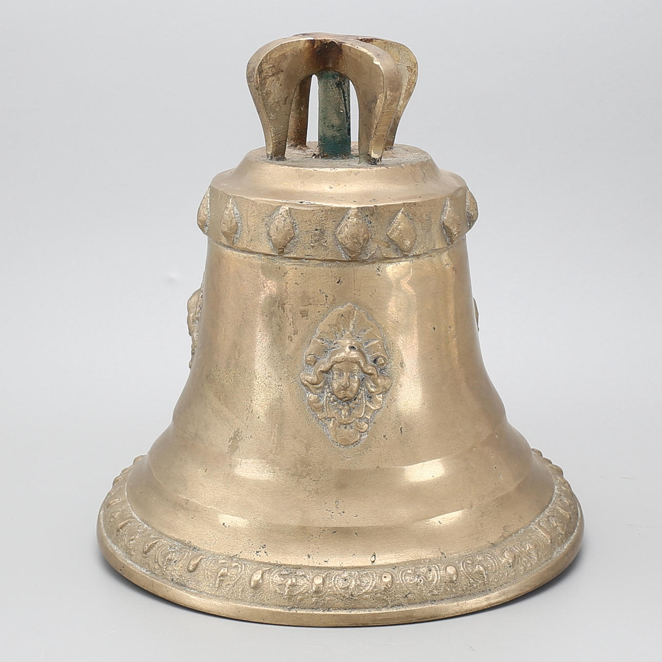 VÄLLINGKLOCKA, Skultuna Bruk, malm, 1800-tal.